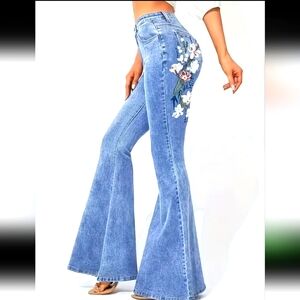 NWOT,Stretchy,Beautifully Embroidered,Floral,Flare Leg,High Rise,"Mom" Jeans 🌺
